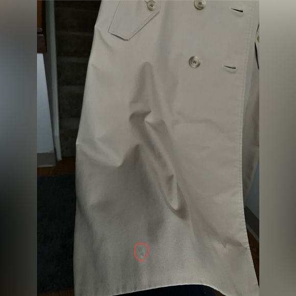 Vintage Burberry trench coat. - Picture 11 of 15
